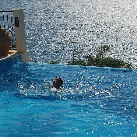 Peninsula 1 Villa Kas
